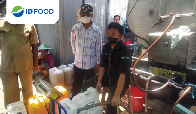 ID FOOD telah mendistribusikan 27 Juta Liter Minyak Goreng ke Pasar Rakyat