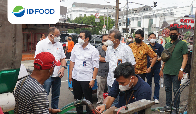 Lagi, Holding Pangan ID Food Distribusikan 57,5 Ton Minyak Goreng ke Pedagang Pasar