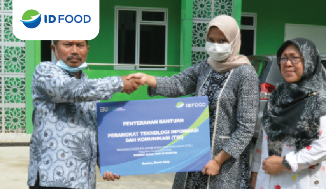 ID FOOD Menyerahkan Bantuan Perangkat Teknologi Informasi dan Komunikasi, Program Kolaborasi TJSL BUMN Untuk Banten